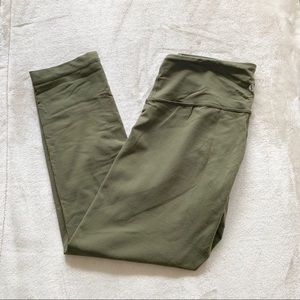 Green Lululemon leggings (cropped!)
